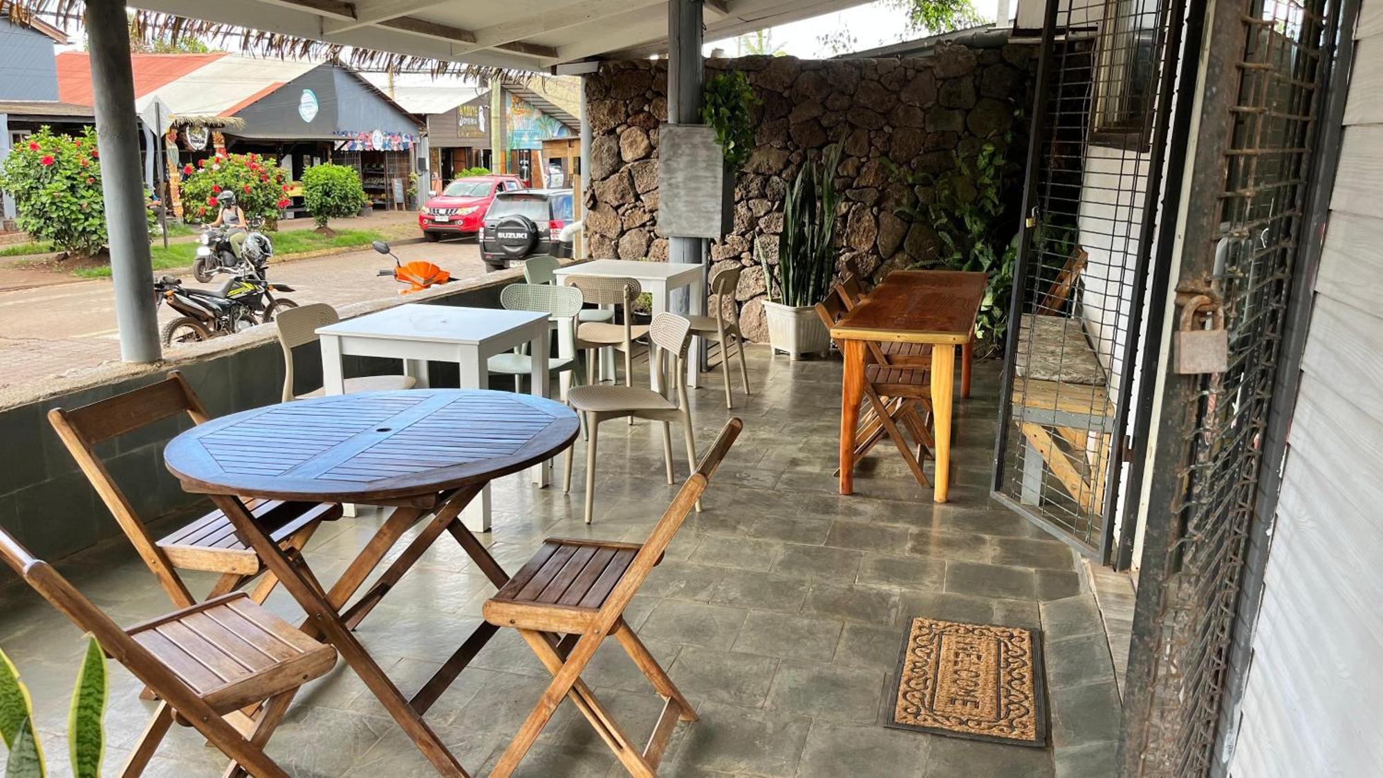 Inaki Uhi Hotel Hanga Roa Exterior photo