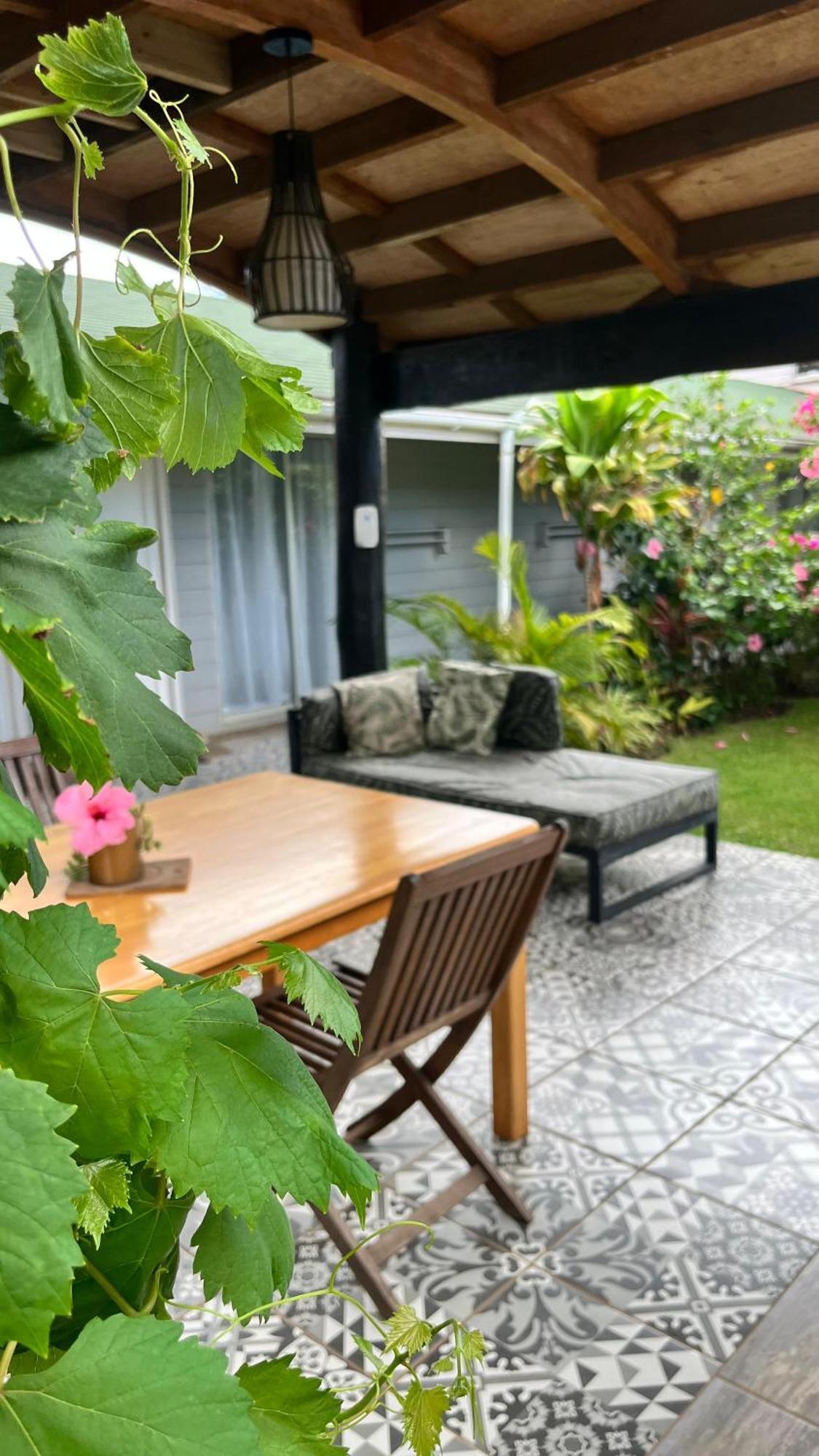 Inaki Uhi Hotel Hanga Roa Exterior photo